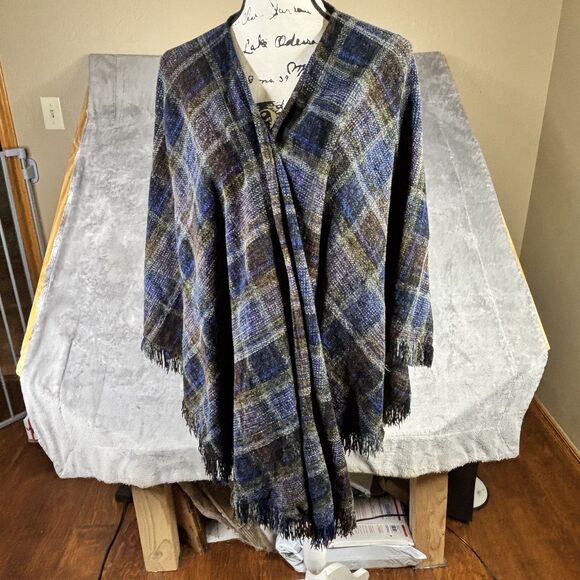 Weave of the Irish Shawl Womens One Size Plaid Wool Cape Ireland Fringe - Picture 1 of 14